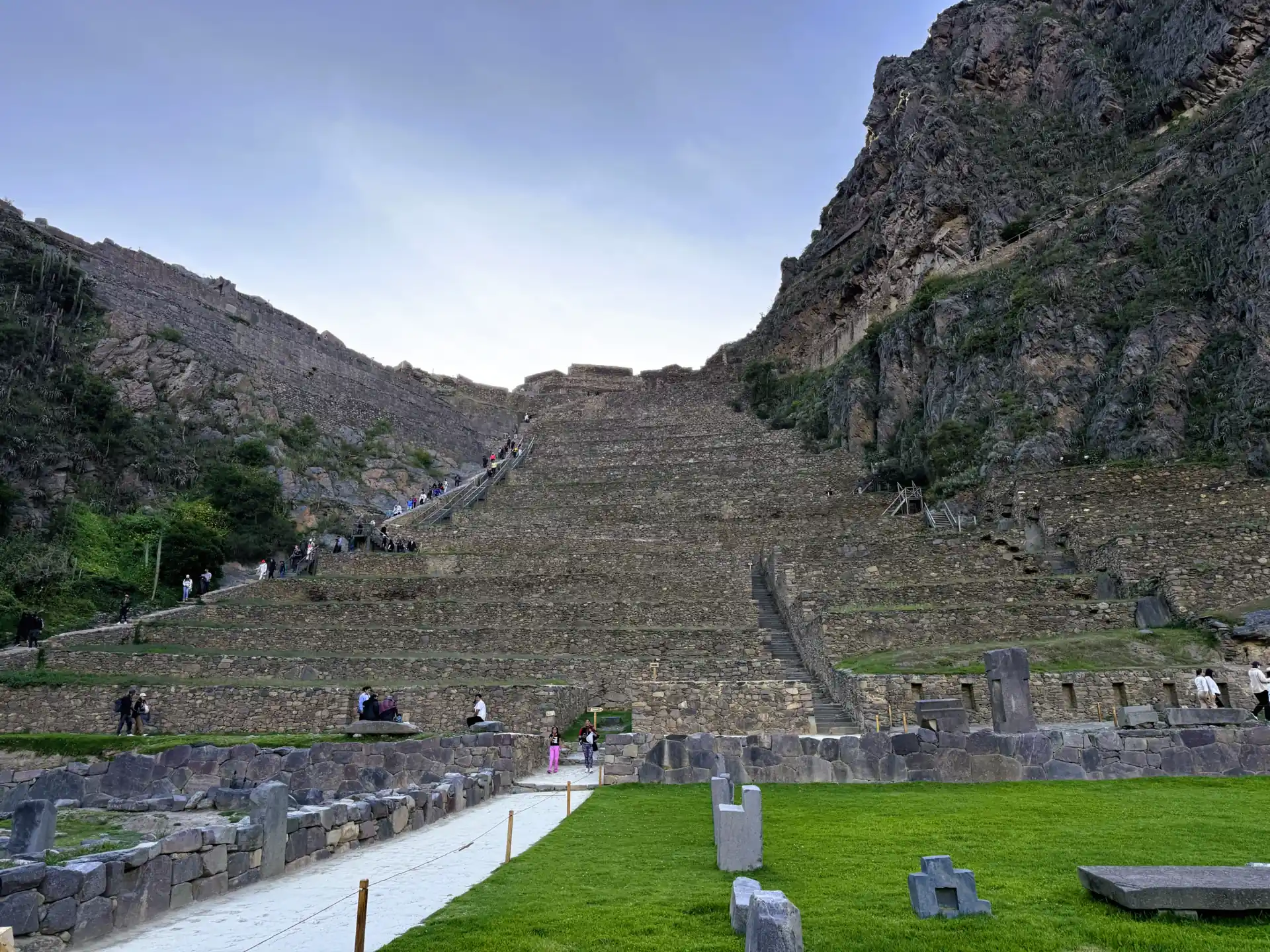 Fortaleza inca de Ollantaytambo con bloques de piedra gigantes