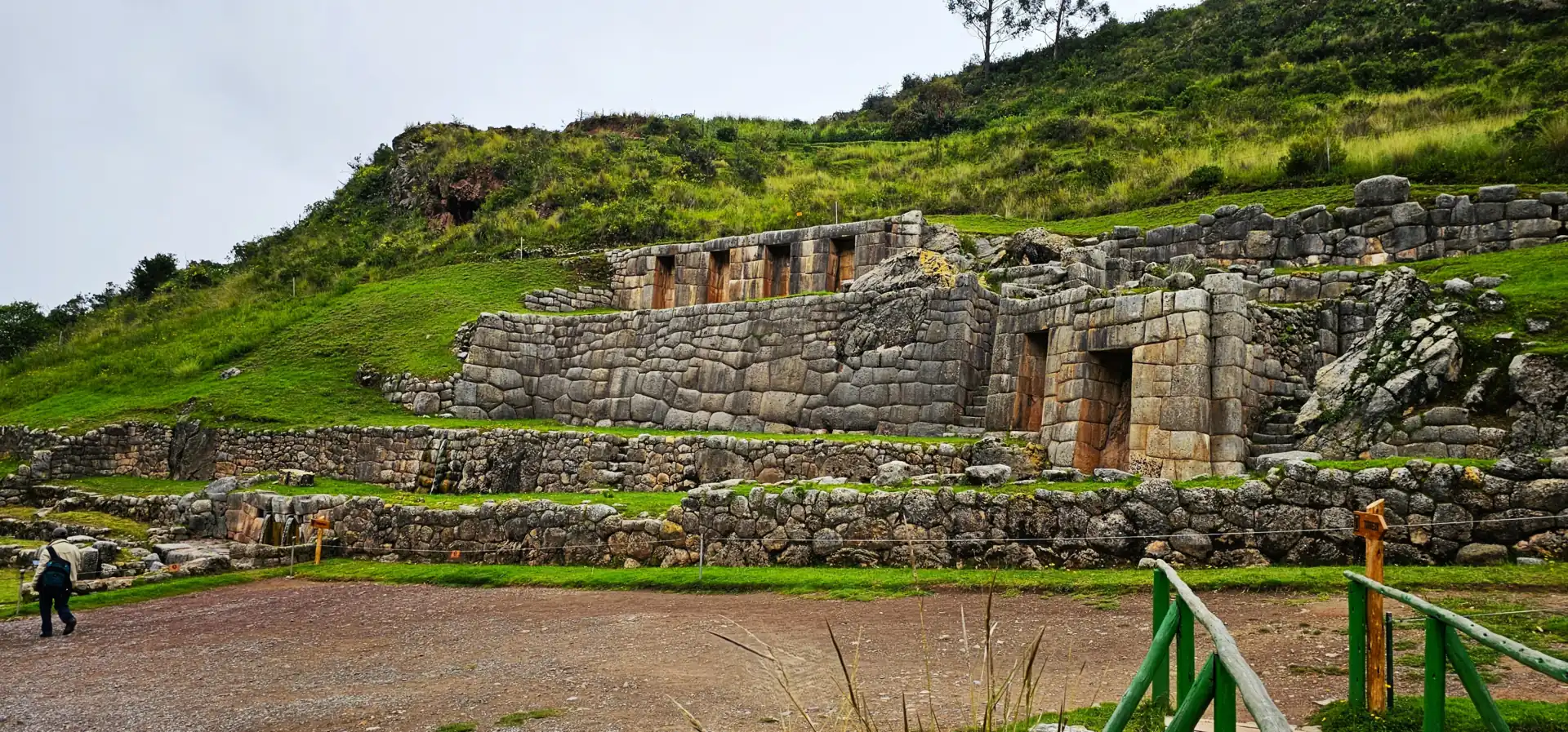 Tambomachay – Templo del agua inca con canales y fuentes – City Tour Cusco