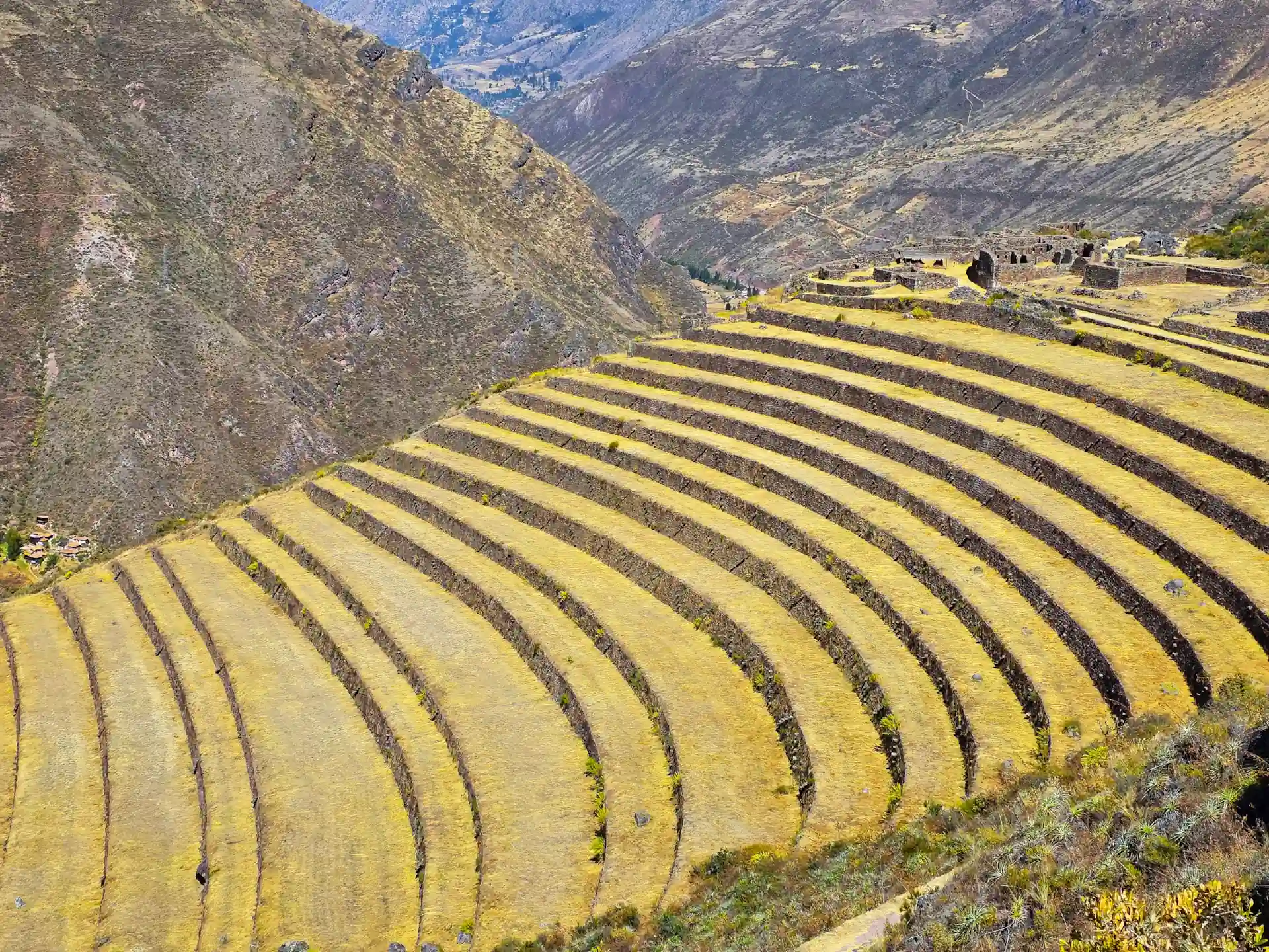 Terrazas agrícolas del centro arqueológico de Pisac en el Valle Sagrado