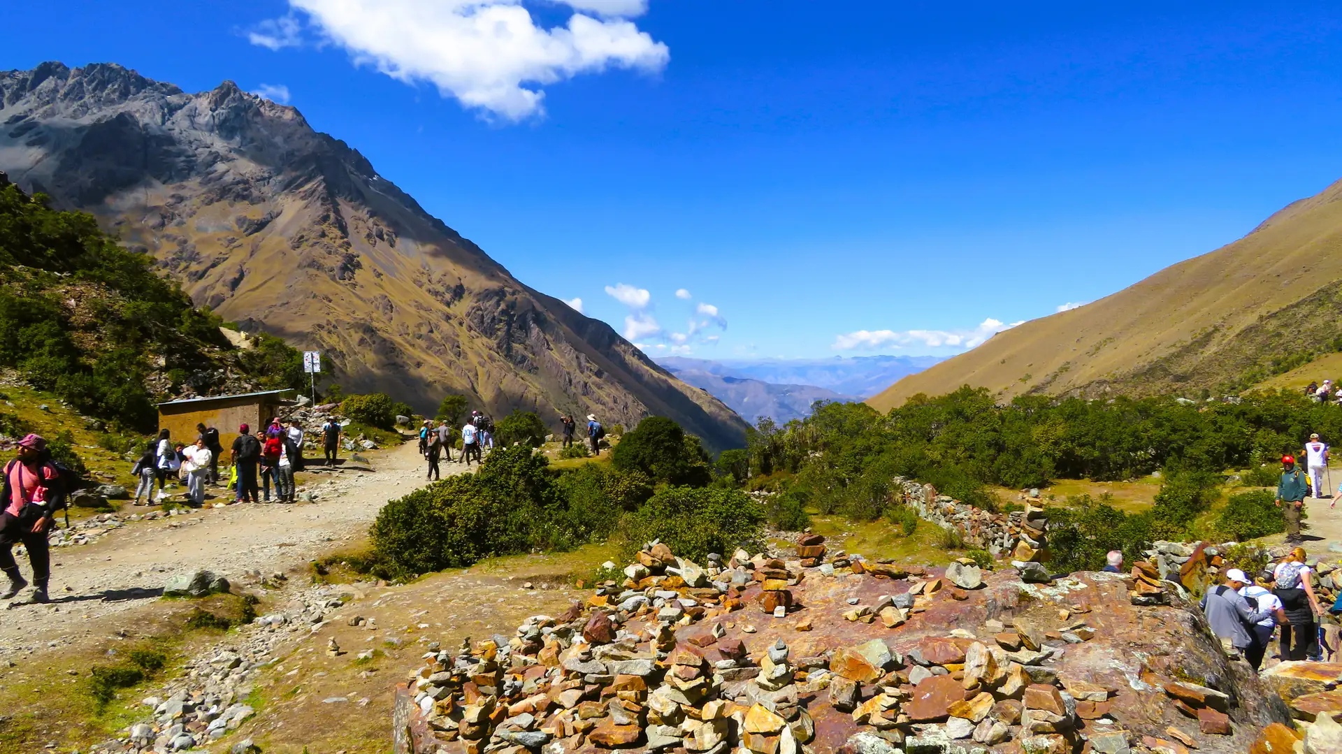 Sendero de trekking hacia la Laguna Humantay desde Soraypampa