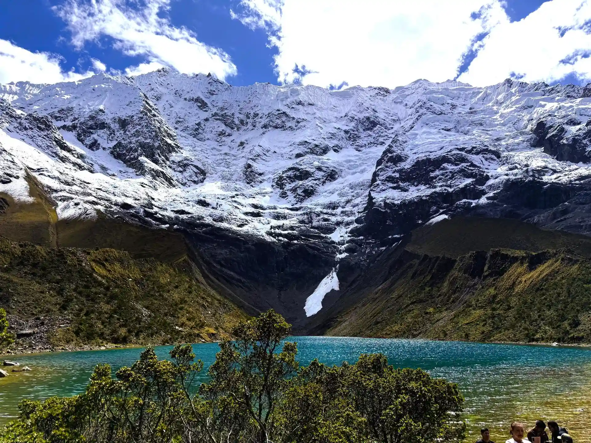 Aguas turquesas de la Laguna Humantay a 4,200 msnm