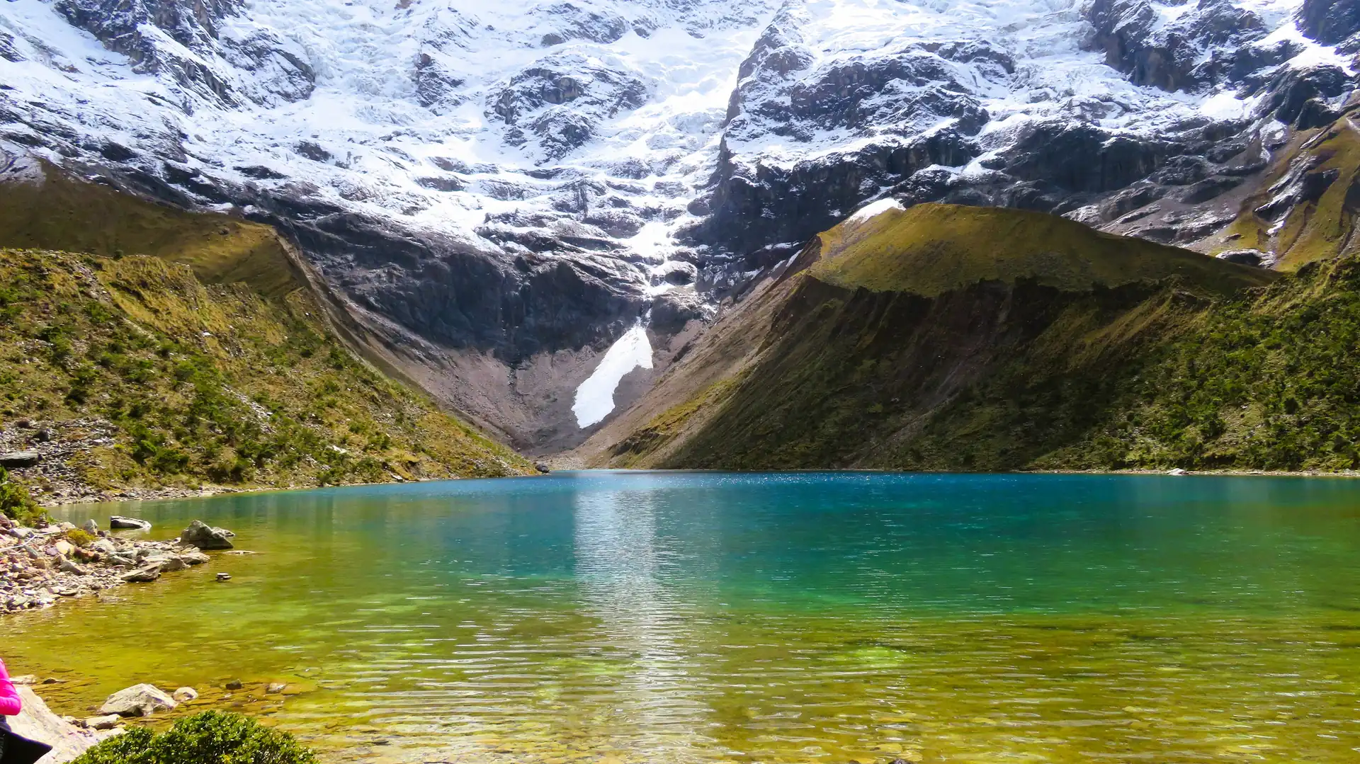 Vista panorámica de la Laguna Humantay con el nevado Humantay al fondo
