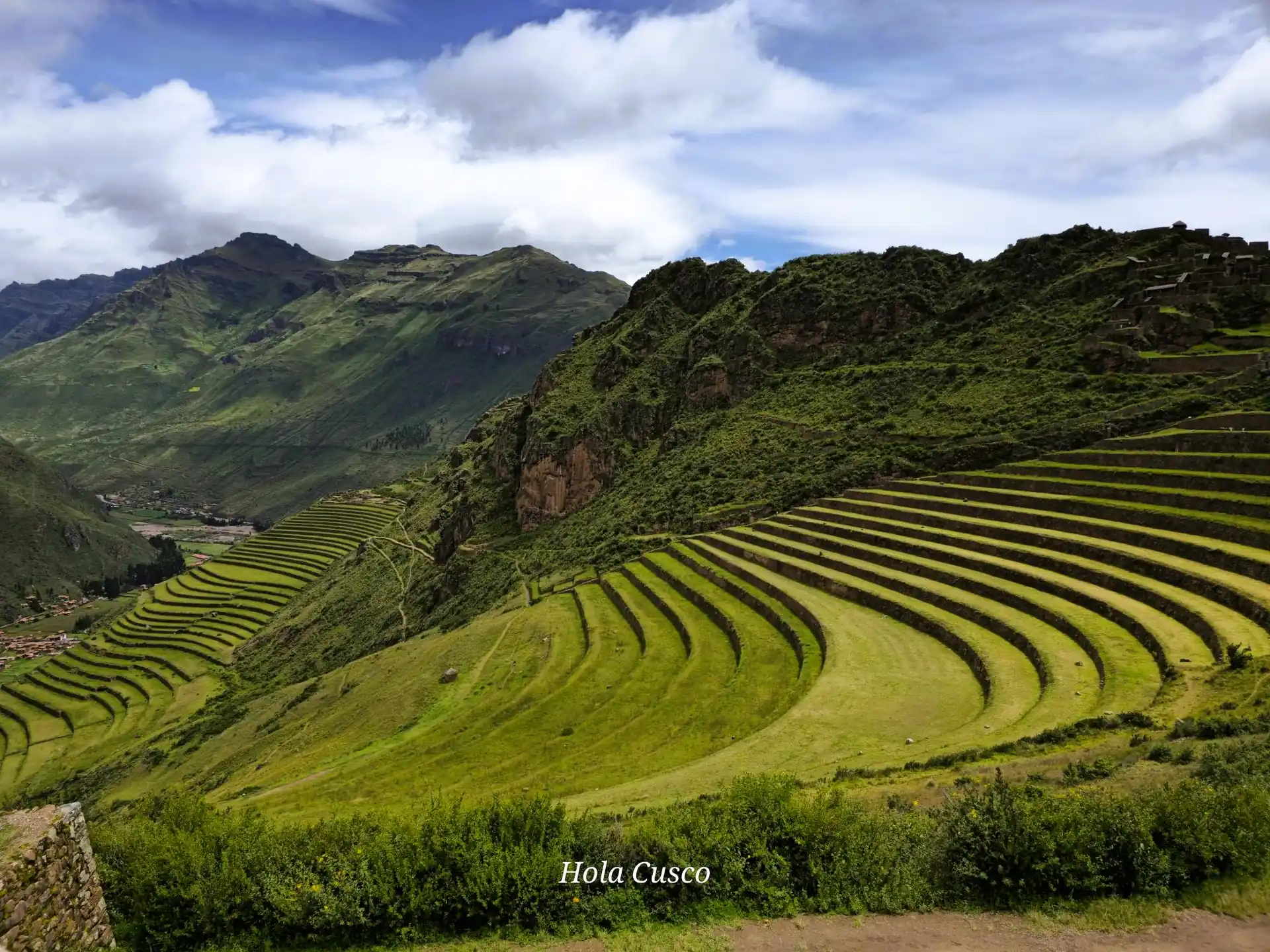 Terrazas agrícolas y vistas del centro arqueológico de Pisac