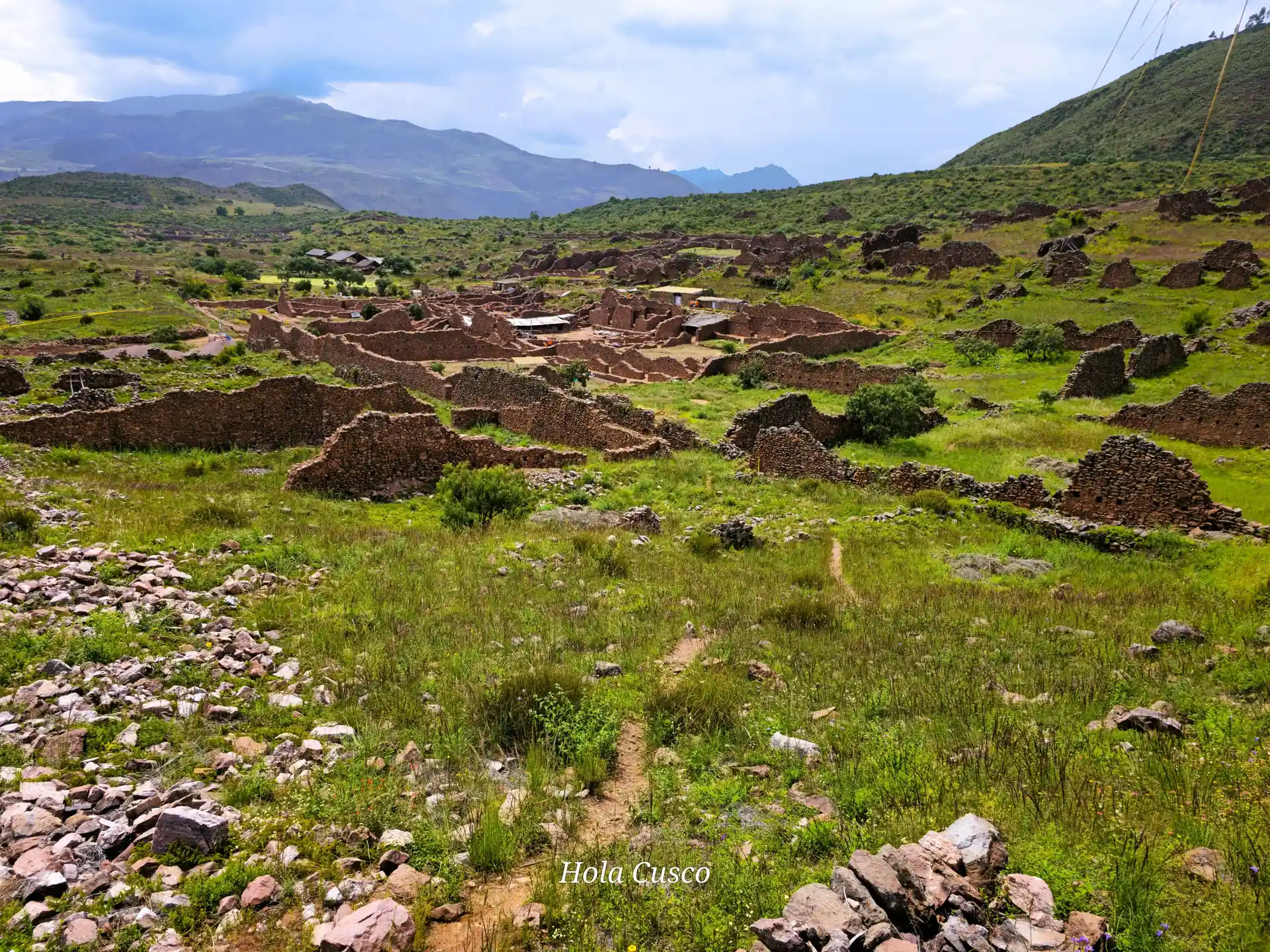 Paisajes del Valle Sur de Cusco con campos tradicionales