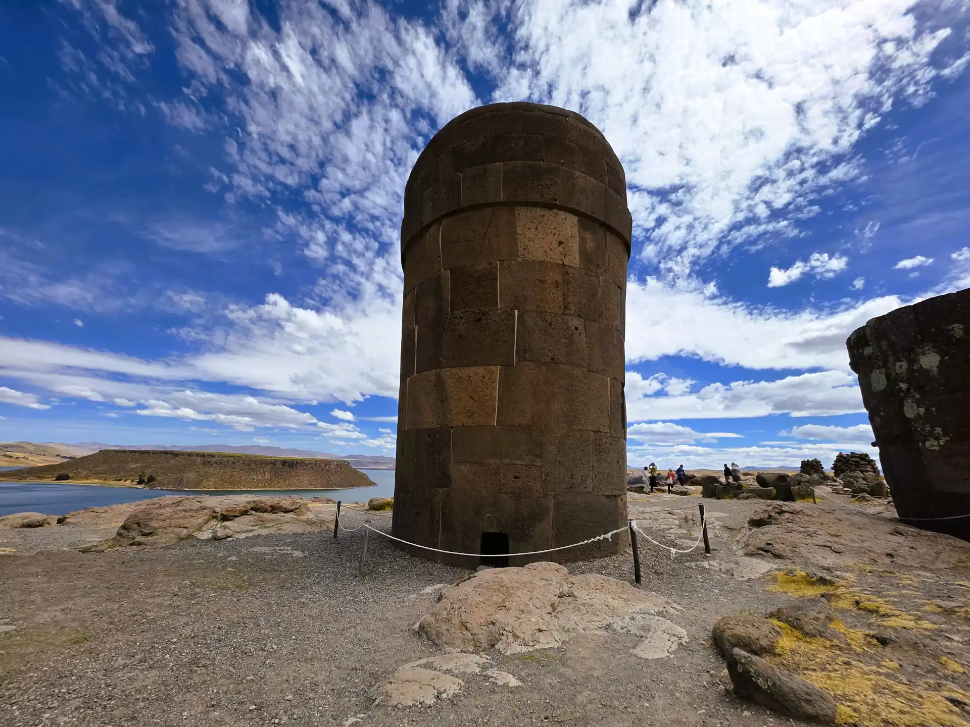Paisaje del altiplano peruano en Sillustani