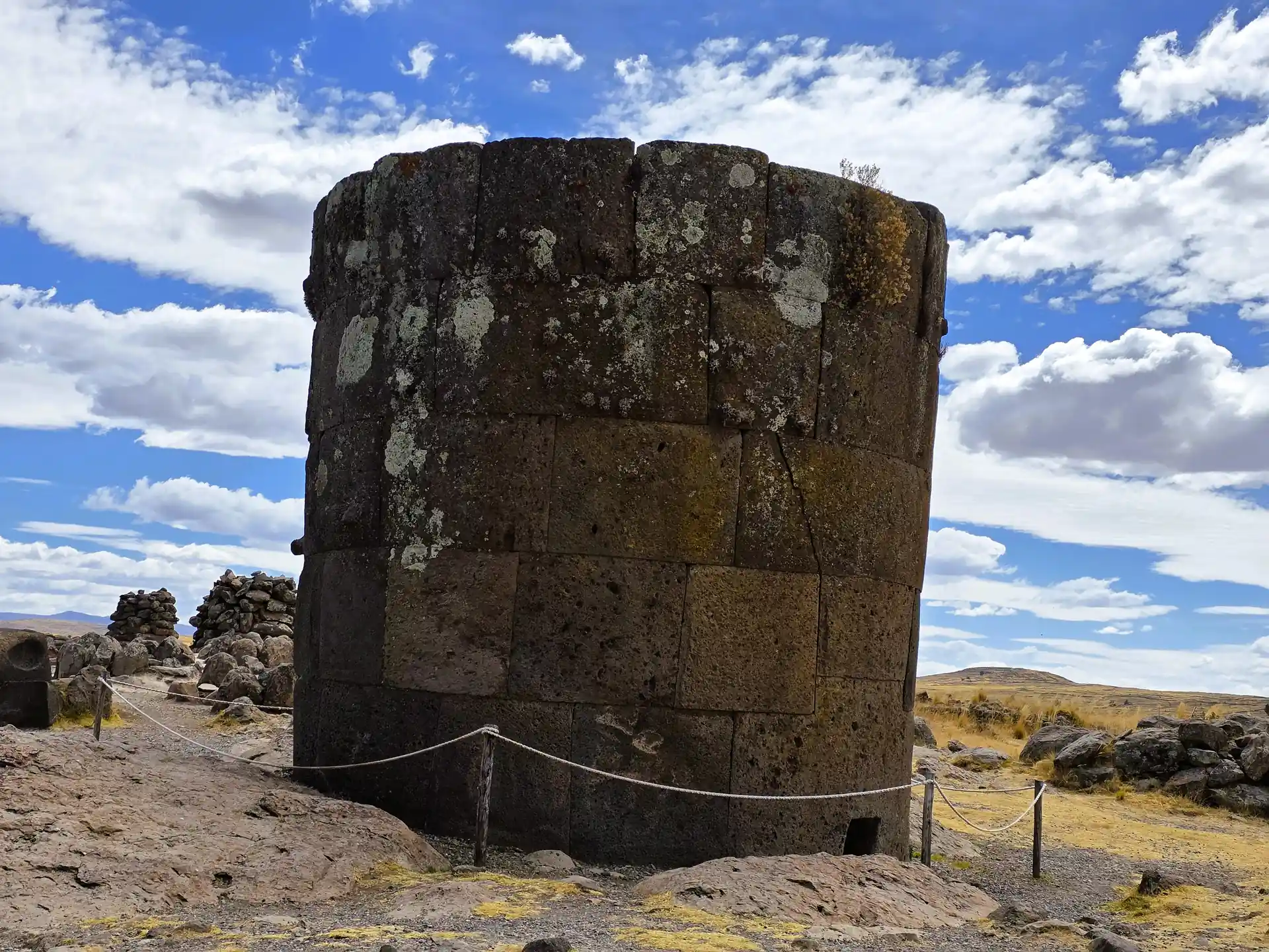 Chullpas de Sillustani torres funerarias preincaicas