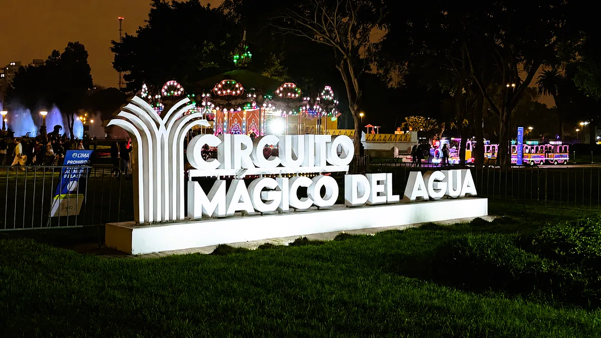 tour circuito magico de agua lima letrero bienvenida schema