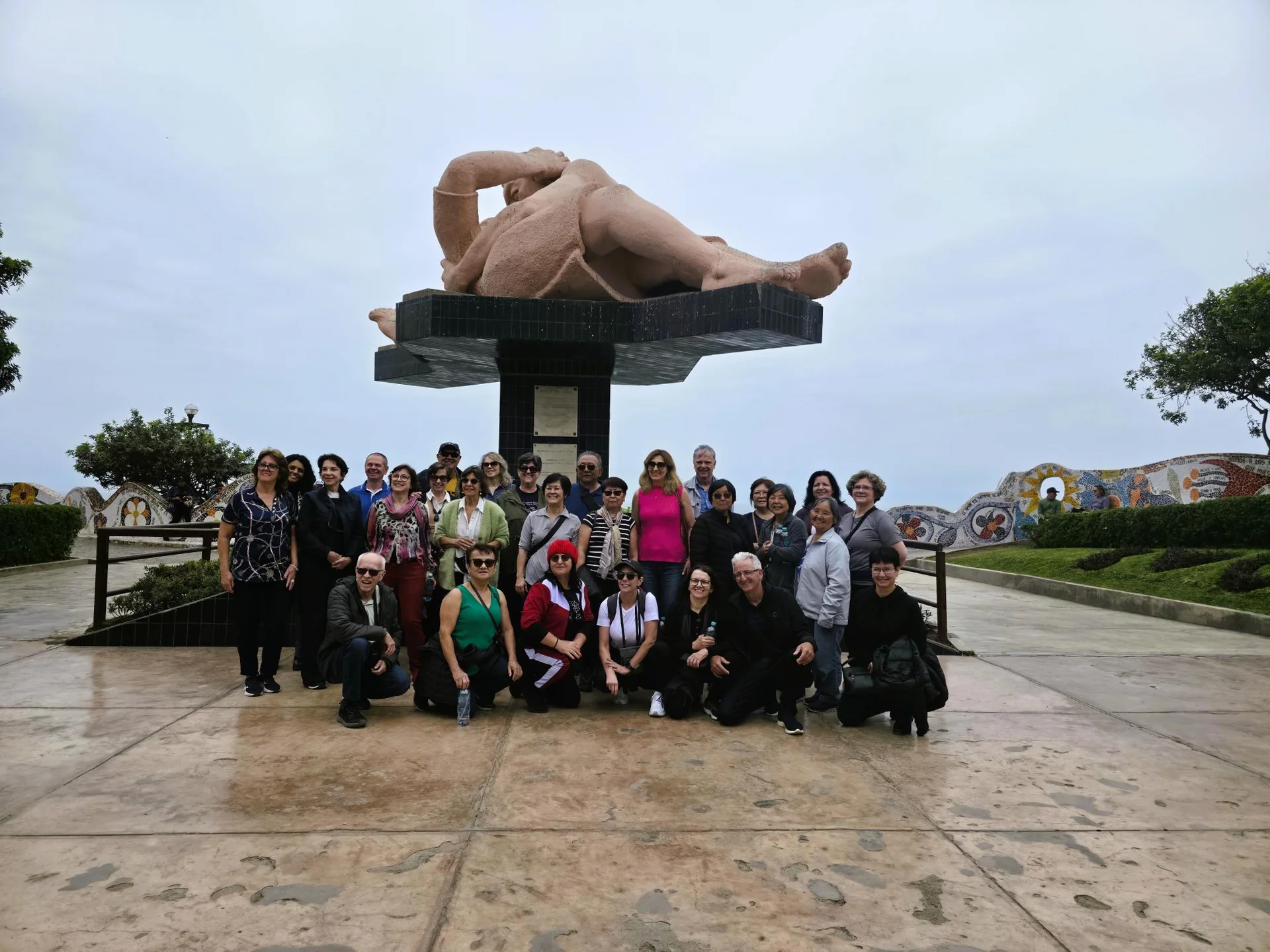 Parque del Amor en Miraflores con vistas al océano Pacífico